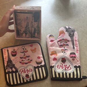 Paris Themed Kids Oven Mitt and Pot Holder Set - Pink